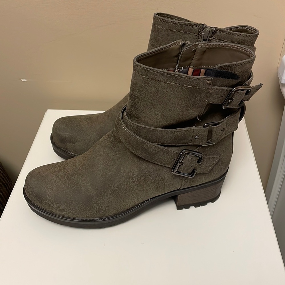Modellista Grey Boots- Womens 8.5